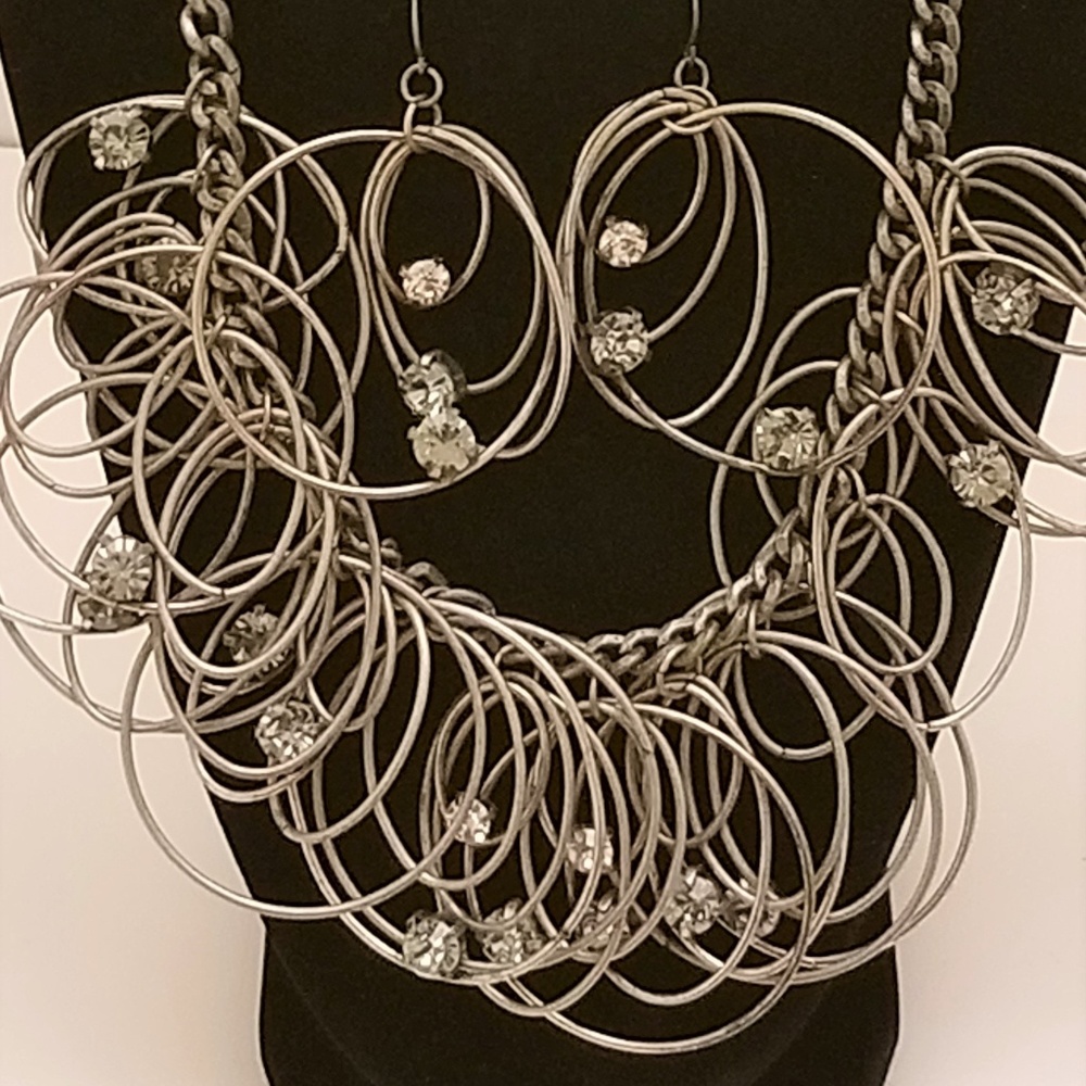 Antique style circle necklace with swarovski dots